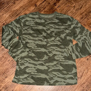 Camo long sleeved tee xl